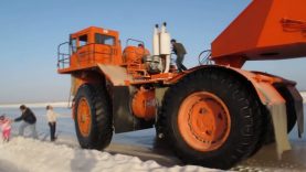 Primitive Technology vs World Modern Agriculture Salt Extraction Mega Machines Mining Equipment